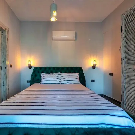 Only Blue Mansion Cove Apartman