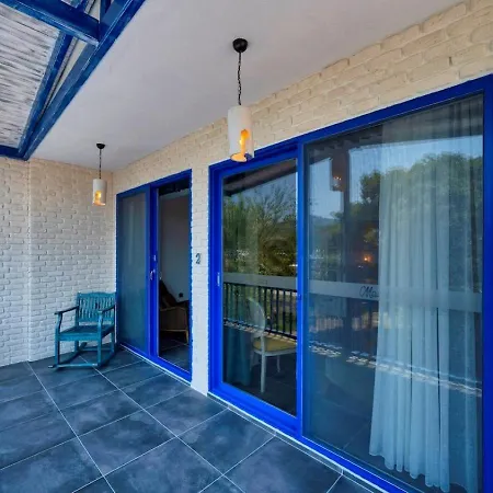 Only Blue Mansion Cove